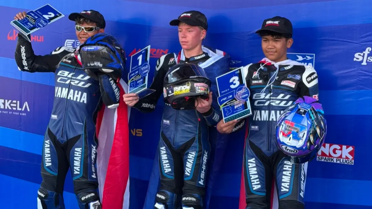 NAIK PODIUM: Sabian Fathul Ilmi meraih podim di ajang Yamaha BLU CRU Asia Pacific Championship 2026, yang berlangsung di Sirkuit Internasional Mandalika. (ARTA KUSUMA YUNANDA/BP)