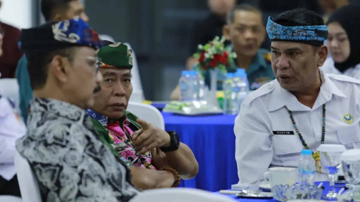 PENCEGAHAN NARKOBA: Gubernur Kaltara Zainal A Paliwang (tengah) berdiskusi dengan Kepala BNNP Kaltara Brigjen Pol Abdul Hasyim. (DKISP KALTARA)