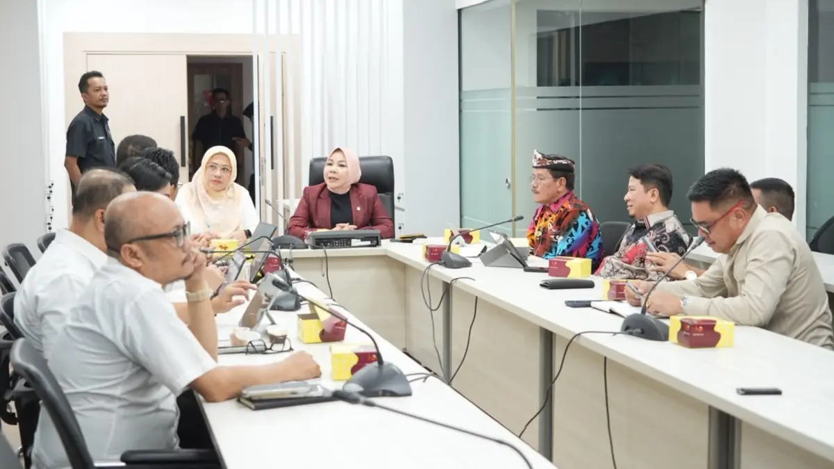 PEMBANGUNAN PERBATASAN: Wakil Gubernur (Wagub) Kaltara, Ingkong Ala, bersama Anggota Komisi VII DPR RI, Rahmawati,&nbsp; beraudiensi bersama Kementerian PU terkait pembangunan infrastruktur di perbatasan. (DKISP KALTARA)