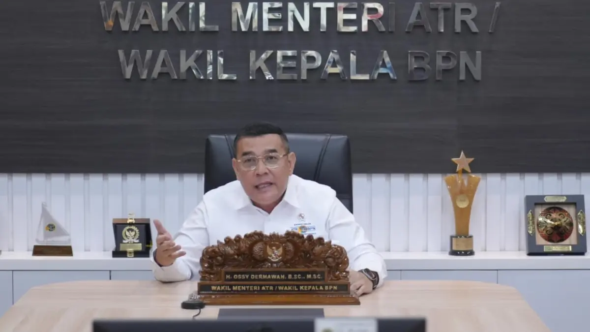 PENGARAHAN PKA 2026: Wamen ATR/Waka BPN, Ossy Dermawan, memberikan pengarahan secara daring kepada peserta Pelatihan Kepemimpinan Administrator (PKA) Tahun 2026, menekankan pentingnya peran Pejabat Administrator sebagai arsitek perubahan untuk mewujudkan pelayanan pertanahan yang adaptif dan tepercaya.