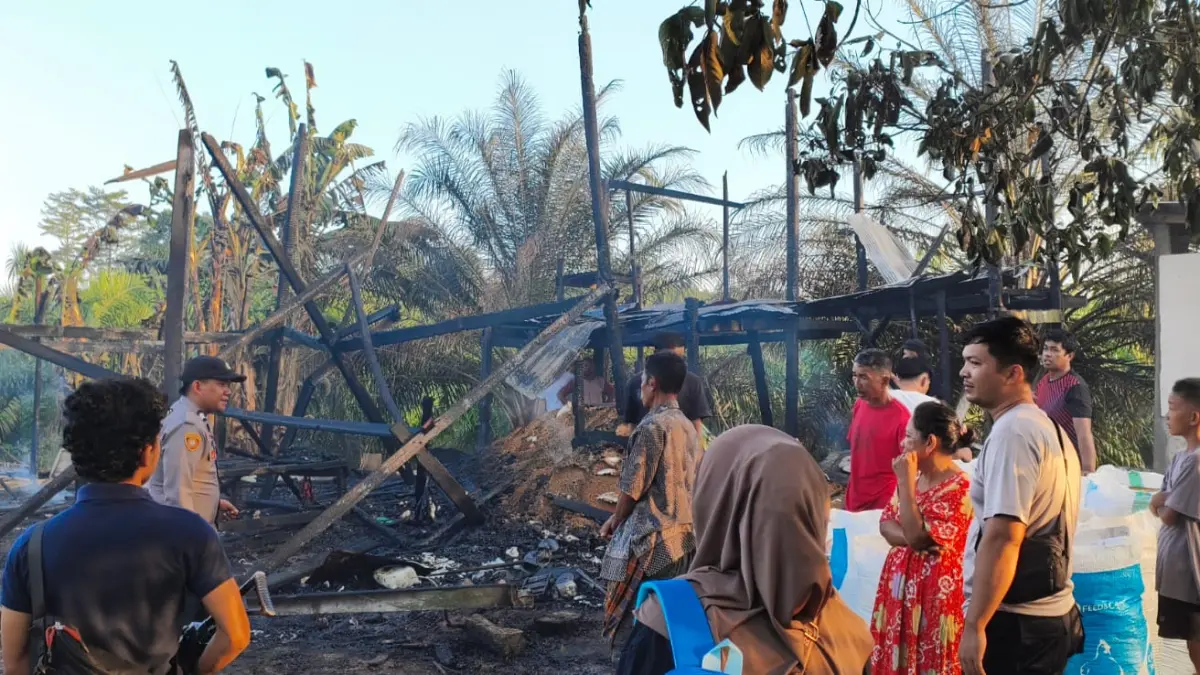 WASPADA: Disdamkarmat meminta masyarakat untuk selalu waspada akan musibah kebakaran yang sering kali terjadi disebabkan oleh kelalaian. (ARTA KUSUMA YUNANDA/BP)