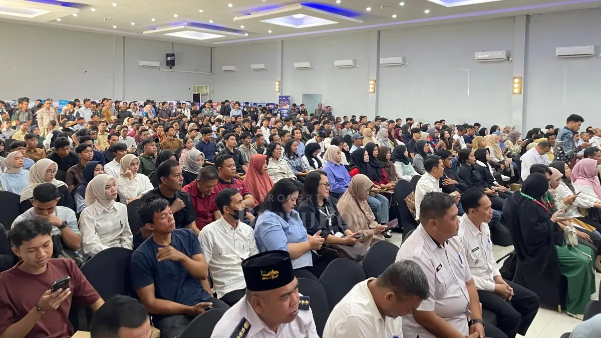 KEGIATAN JOB FAIR: Job Fair yang dilaksanakan oleh Dinas Tenaga Kerja dan Trasmigrasi Berau diikuti ribuan para pencari kerja di Kabupaten Berau. (ARTA KUSUMA YUNANDA/BP)