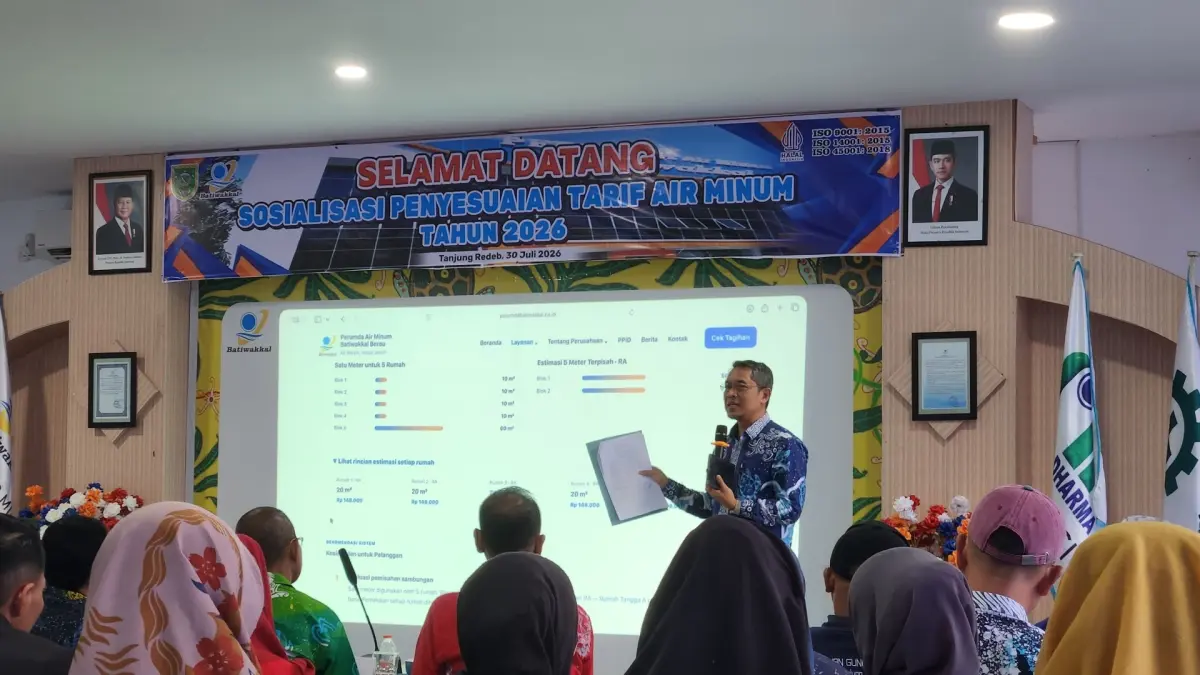 Perumda Air Minum Batiwakkal saat mensosialisasikan  penyesuaian tarif air minum, Kamis (30/7).