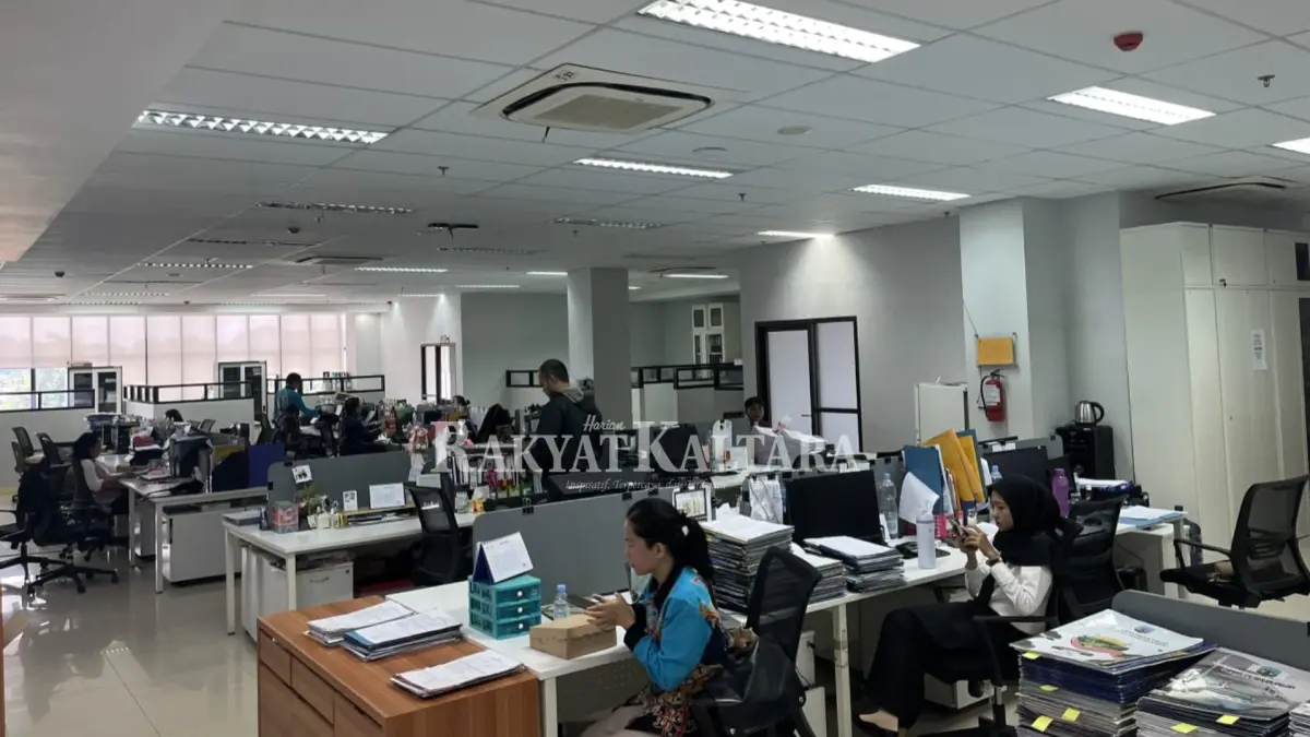 LAPORAN KINERJA: Meski ASN lingkup Pemprov Kaltara jalani penerapan WFA tetap diminta untuk laporan pekerjaan melalui aplikasi e-Kinerja. (FAISAL/HRK)