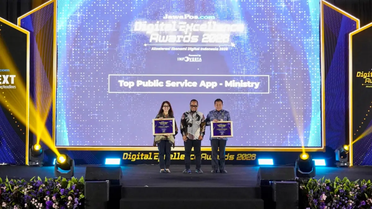DIGITAL EXCELLENCE AWARDS 2026: Staf Ahli Bidang Partisipasi Masyarakat dan Pemerintah Daerah, Andi Tenri Abeng, menerima penghargaan Top Public Service App untuk aplikasi Sentuh Tanahku pada ajang Digital Excellence Awards 2026 oleh JawaPos.com di Jakarta.