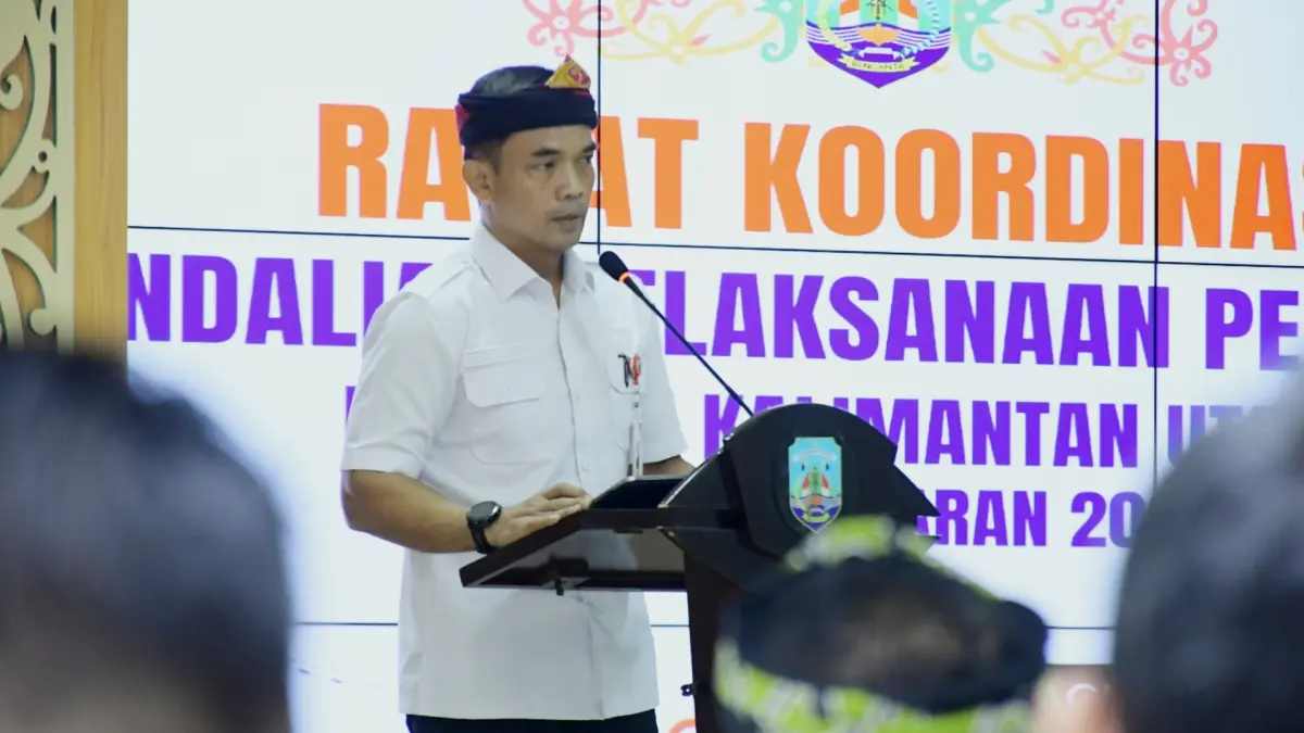 RAKORDAL: Sekprov Kaltara, Denny Harianto, saat membuka Rapat Rakordal Pelaksanaan Pembangunan Provinsi Kaltara Tahun Anggaran 2026 di Ruang Serbaguna Gedung Gabungan Dinas, Rabu (5/8). (DKISP KALTARA)