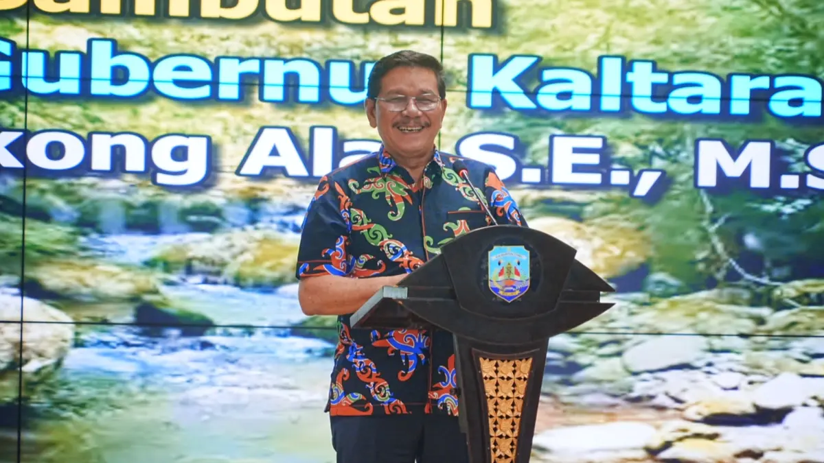 NATAL OIKUMENE: Wagub Kaltara, Ingkong Ala, berikan sambutan saat perayaan Natal Oikumene ASN Pemprov Kaltara di Ruang Serbaguna Gedung Gadis, Jumat (7/8) malam.&nbsp; (DKISP KALTARA)