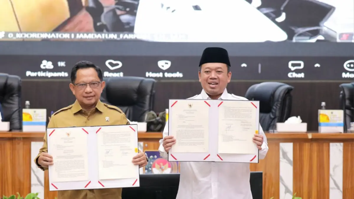 PENANDATANGANAN SEB BPHTB: Menteri ATR/Kepala BPN, Nusron Wahid, bersama Menteri Dalam Negeri, Tito Karnavian, menandatangani Surat Edaran Bersama (SEB) terkait percepatan verifikasi dan validasi pembayaran BPHTB maksimal tiga hari di Jakarta