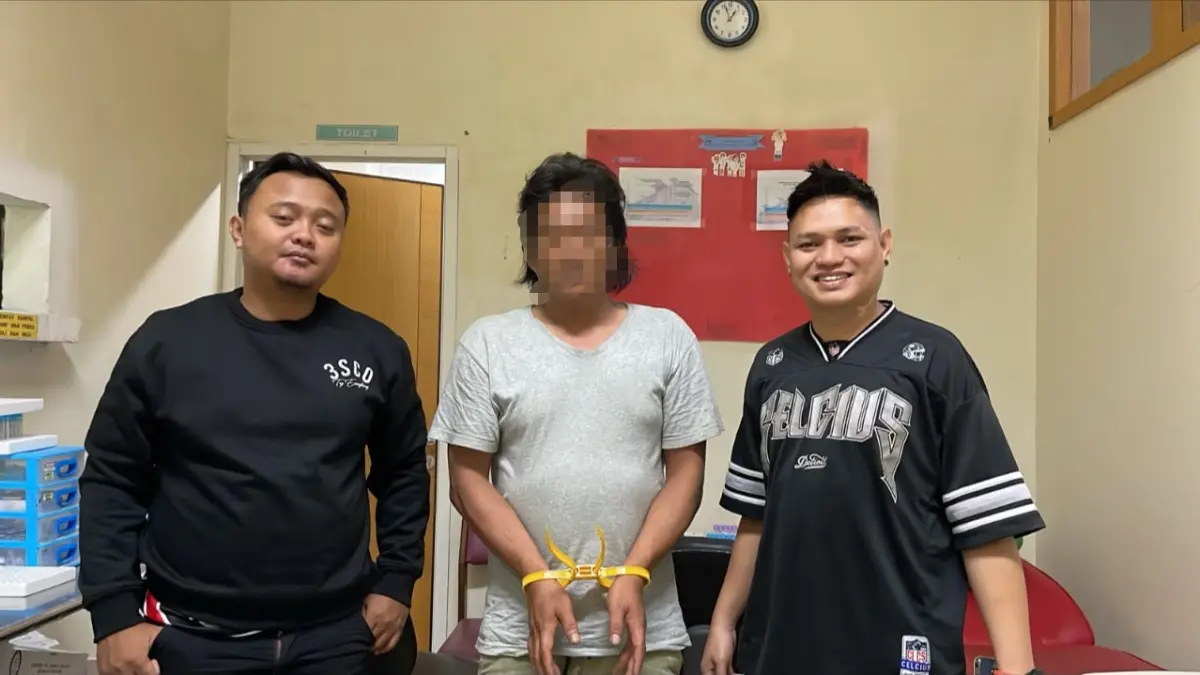 DIAMANKAN POLISI: Tersangka S usai dilakukan tes urine oleh oleh polisi. (POLRES TARAKAN UNTUK HRK)