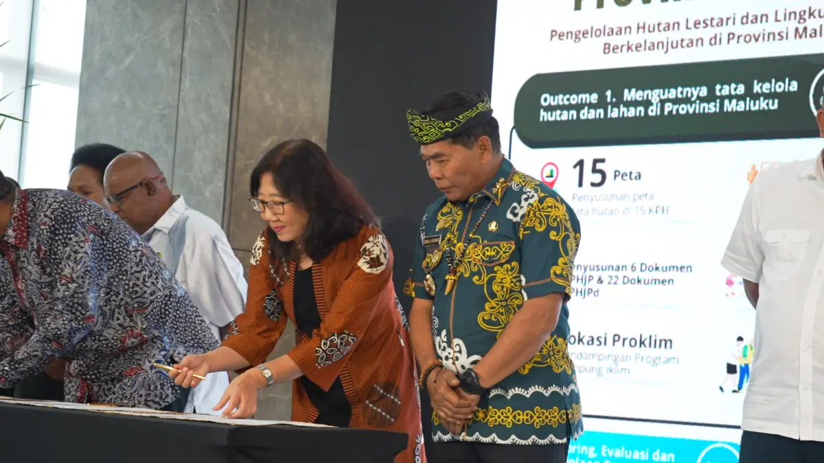 PENANDATANGANAN: &nbsp;Gubernur Kaltara, Zainal A. Paliwang mengikuti proses penandatanganan Perjanjian Penyaluran Dana RBP REDD+ GCF Output 2 untuk 10 provinsi antara Badan Pengelola Dana Lingkungan Hidup dan lembaga perantara di Kantor BPDLH, JB Tower, Jakarta Pusat, Rabu (12/8). (DKISP KALTARA)