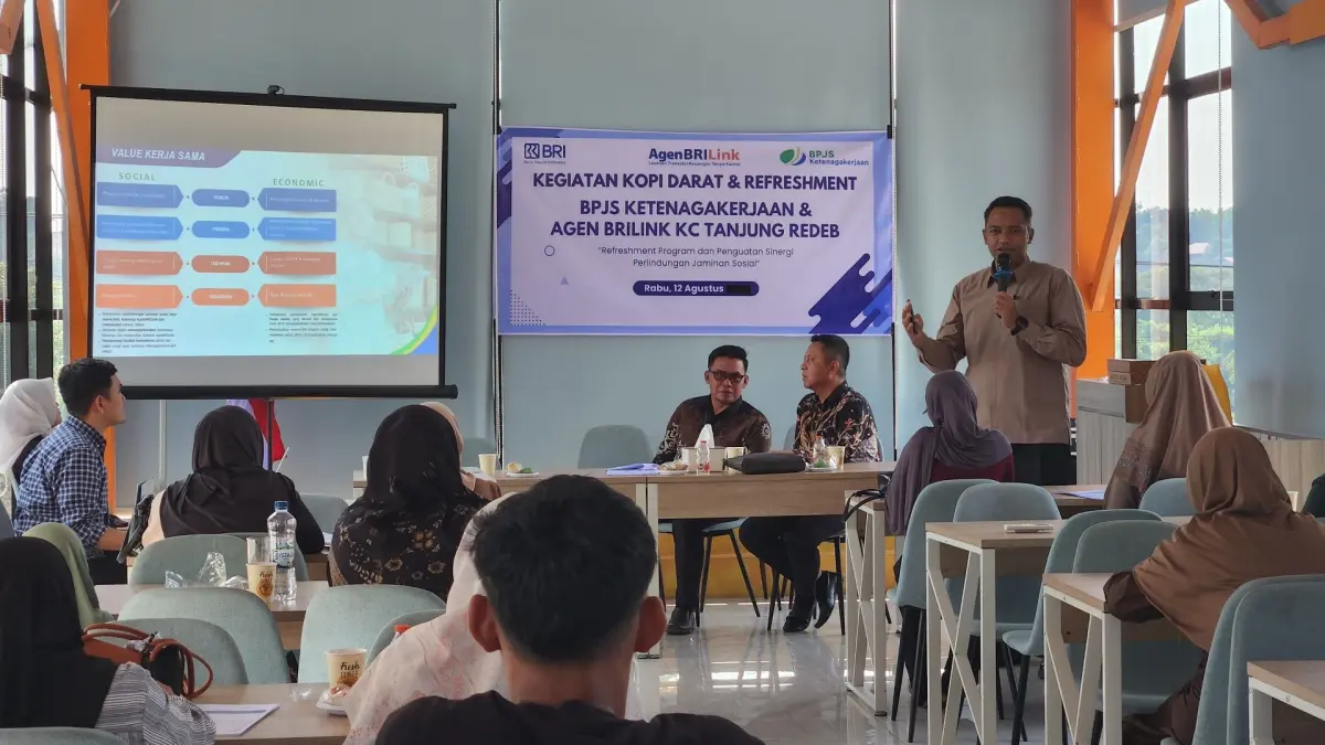 PERKUAT: Kopi Darat dan Refreshment BPJS Ketenagakerjaan bersama Agen BRILink Kantor Cabang Tanjung Redeb di Kafe Senyaman Rasa, Jalan Raja Alam I, Kelurahan Rinding, Berau, Rabu (12/8). (MARNI/BP)