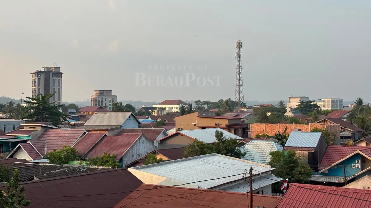MASIH AMAN: Karhutla di Berau belakangan cukup tinggi, beruntungnya hal itu tidak menyebabkan gangguan pada jalur penerbangan. (SENO/BP)
