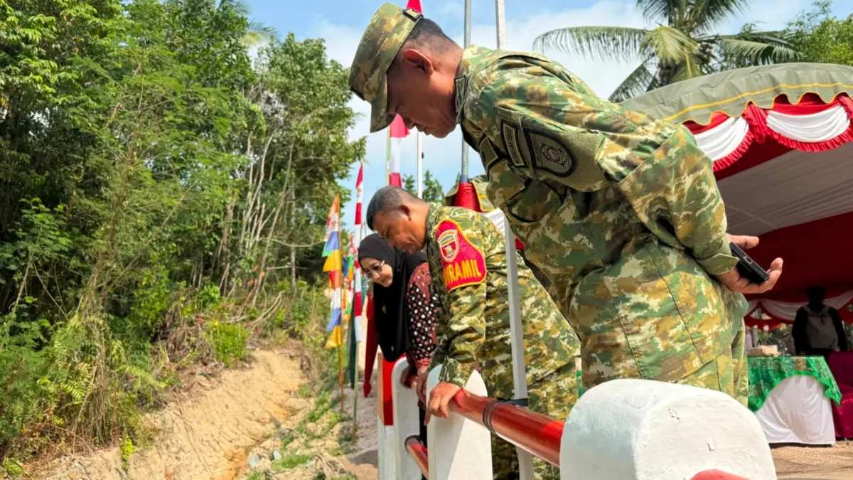 JEMBATAN PERINTIS GARUDA: Bupati Berau Sri Juniarsih menilai pembangunan jembatan di Labanan Makmur jadi solusi bagi masyarakat. (SENO/BP)