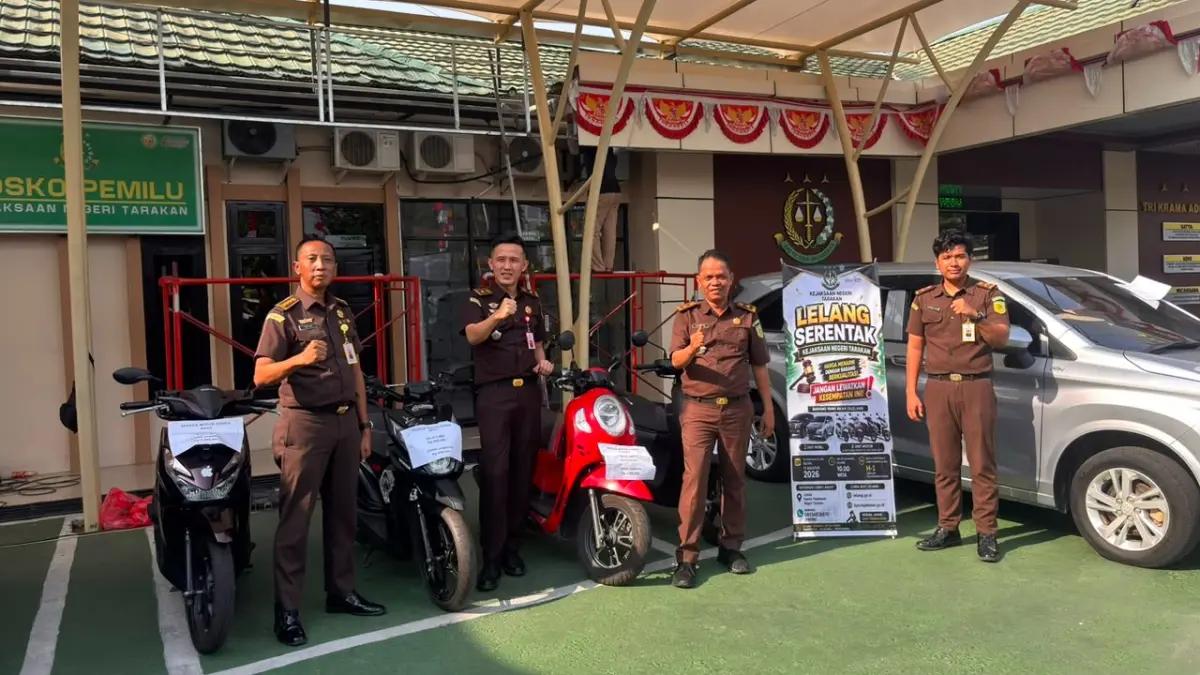 LELANG KENDARAAN: Enam kendaraan yang dilelang merupakan barang rampasan negara dari perkara pidana umum yang telah berkekuatan hukum tetap. (KEJARI TARAKAN UNTUK HRK)
