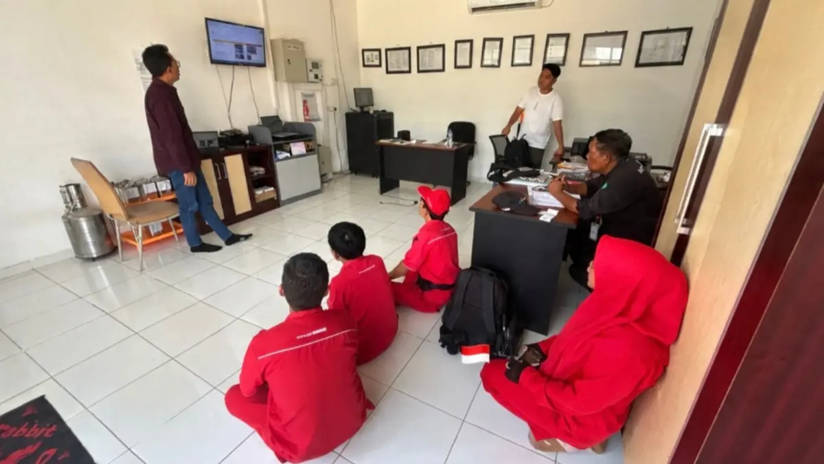 PERKUAT PELAYANAN: PT Pertamina Patra Niaga terus memperkuat pengawasan terhadap penyaluran bahan bakar minyak bersubsidi dengan melakukan sosialisasi kepada penyalur langsung. (SENO/BP)