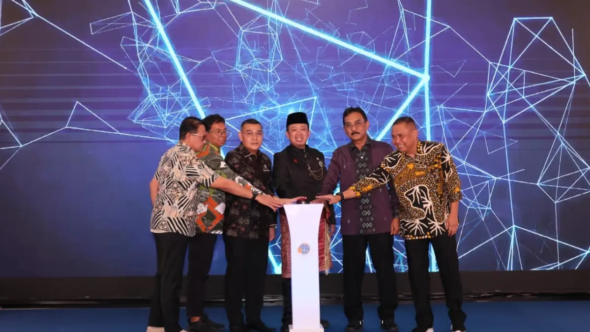 PELUNCURAN TRANSFORMASI LAYANAN DAN ORGANISASI: Menteri ATR/Kepala BPN, Nusron Wahid, didampingi jajaran pimpinan meluncurkan tiga transformasi layanan Pengukuran Terjadwal, Peralihan Hak Terintegrasi, dan Organisasi Berbasis Wilayah di Kantah Jakarta Barat, Senin (17/08/2026).
