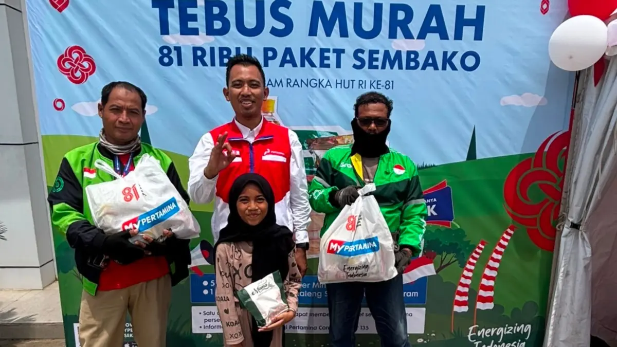 HARI KEMERDEKAAN: PT Pertamina menggelar program tebus murah sembako dalam rangka HUT ke-81 RI di salah satu SPBU di Kalimantan. (PT PERTAMINA UNTUK BERAU POST)