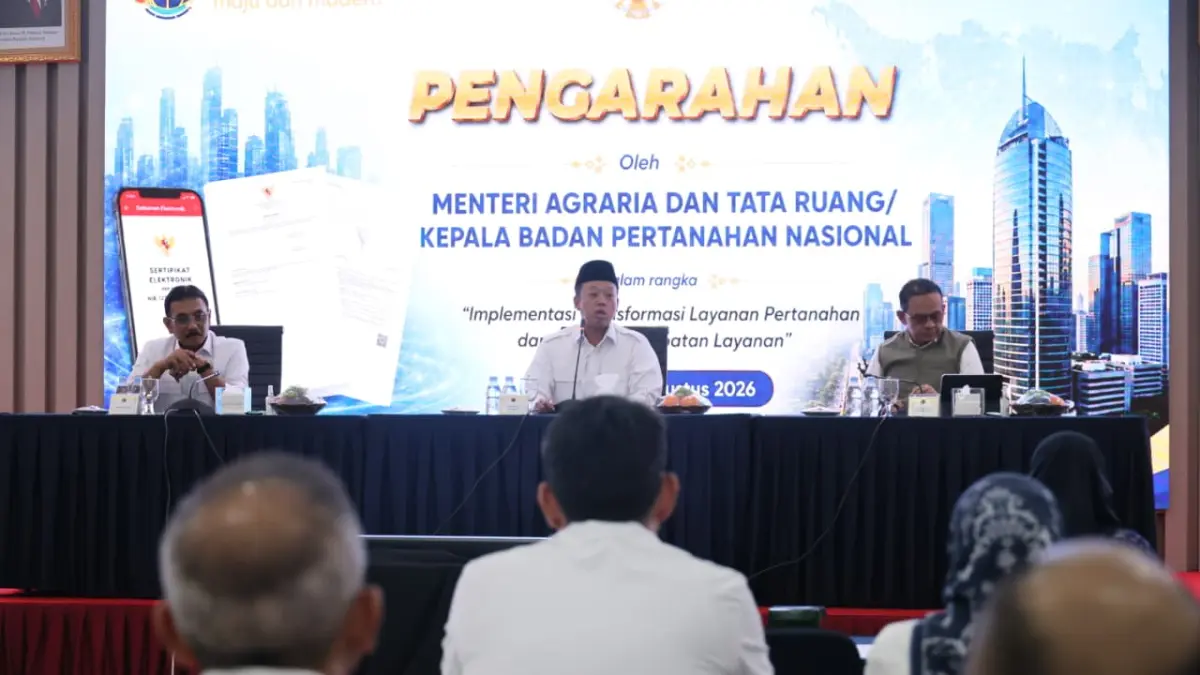PENGARAHAN TRANSFORMASI LAYANAN: Menteri ATR/Kepala BPN, Nusron Wahid, memberikan pengarahan kepada jajaran Kantah, IPPAT, dan Bapenda di Jakarta, menekankan pentingnya komitmen bersama untuk memberikan layanan yang pasti, cepat, dan mudah.