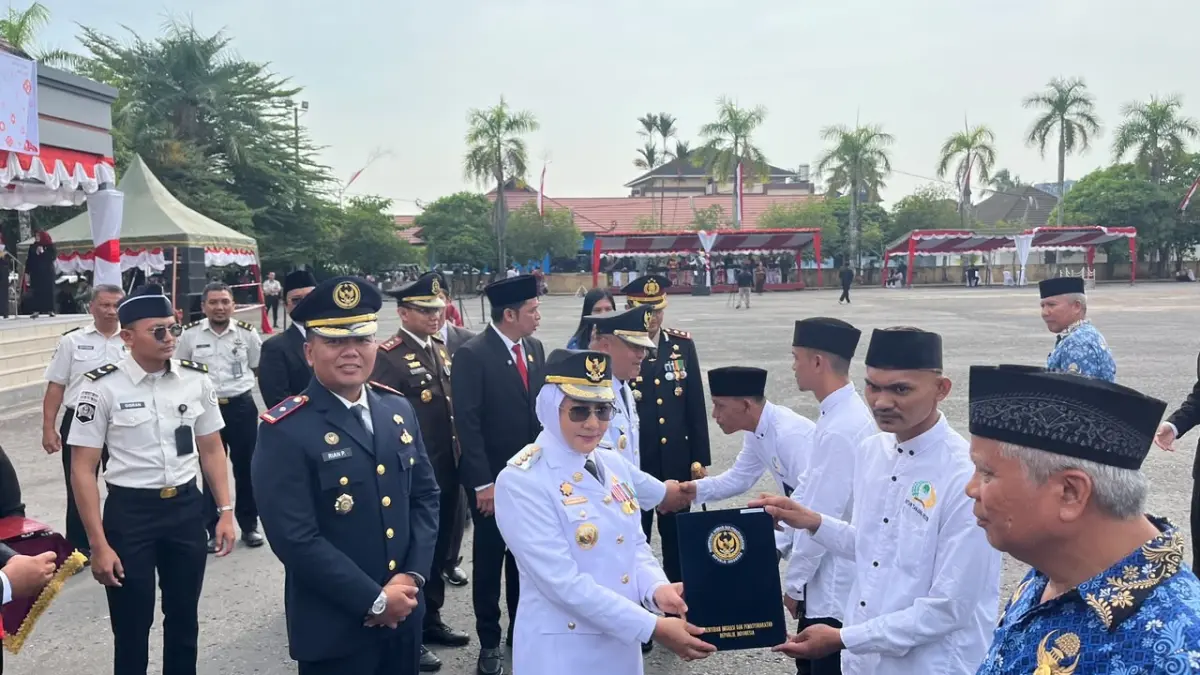 PENGURANGAN MASA TAHANAN: 523 WBP menerima remisi yang diberikan oleh Bupati Berau, Sri Juniarsih kemarin. (ARTA KUSUMA YUNANDA/BP)