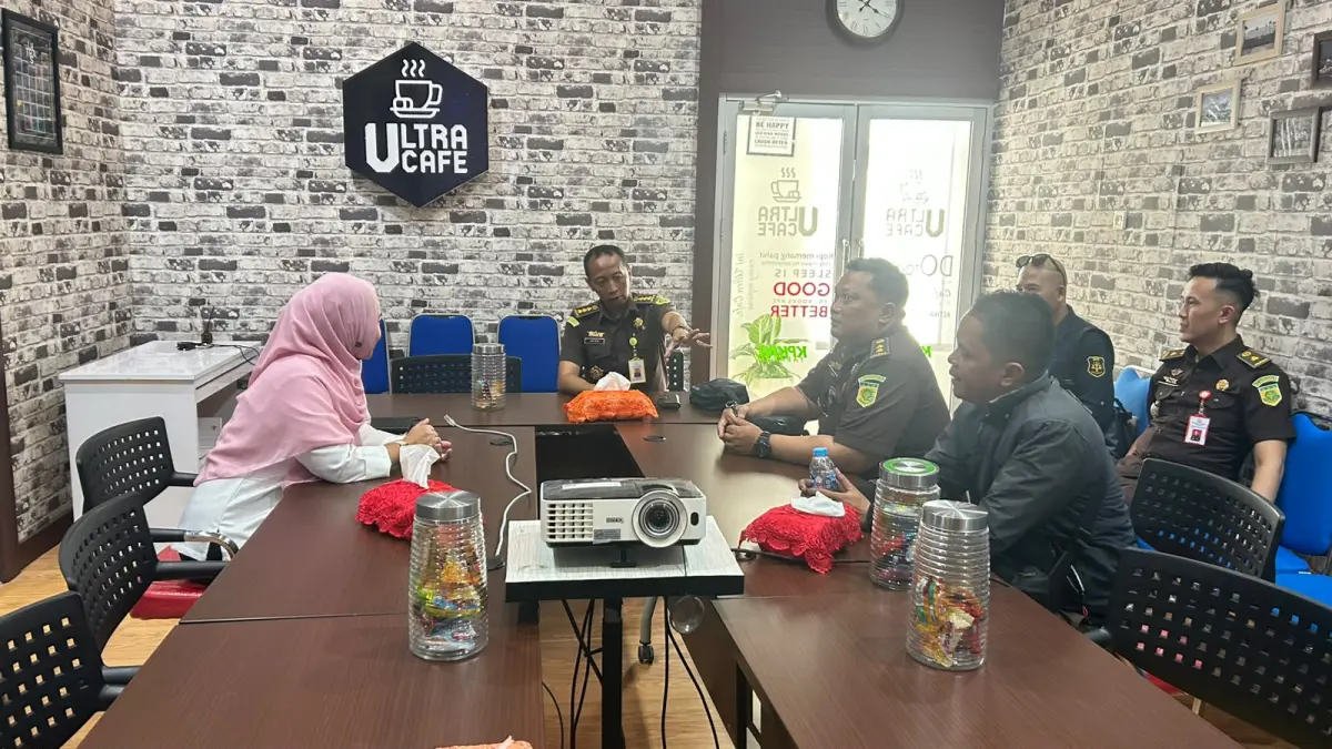 KOORDINASI: Kejari Tarakan melakukan koordinasi sebelum pelaksanaan lelang bersama KPKNL. (HRK)
