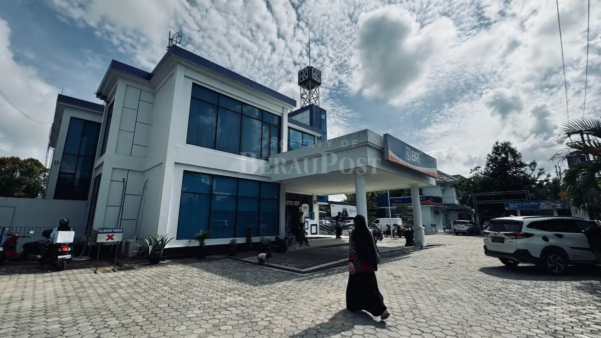 DUKUNGAN PERBANKAN: Bupati Berau, Sri Juniarsih kembali ingatkan dunia perbankan untuk mendukung pelaku UMKM untuk meningkatkan kualitas produknya. (SENO/BP)