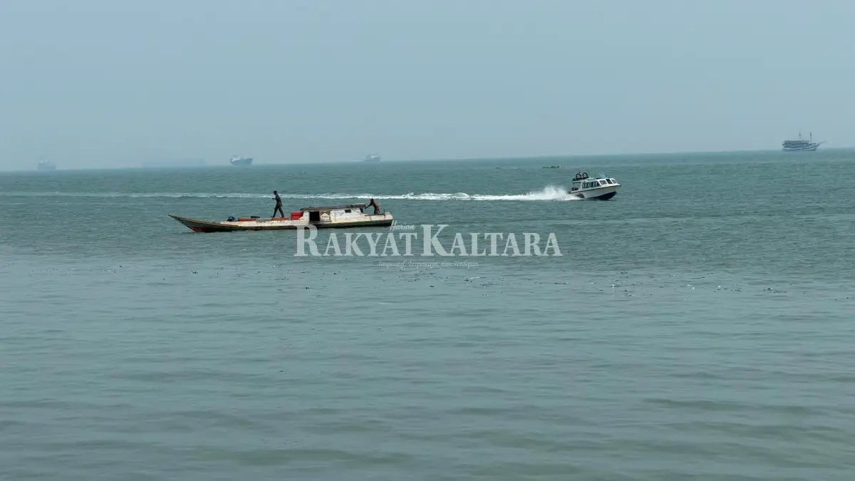JARAK PANDANG: Aktivitas nelayan di perairan Tarakan disinyalir terganggu akibat kebakaran lahan.(SEPTIAN ASMADI/HRK)