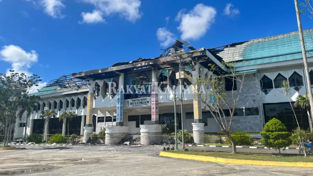 PUING BANGUNAN: Kondisi Kantor Bupati Bulungan belum dilakukan renovasi pasca terbakar beberapa bulan lalu. (HRK)