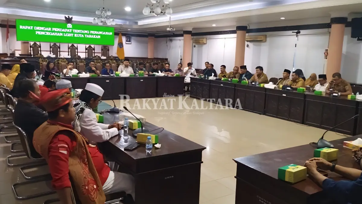 REGULASI ANTI LGBT: Aliansi Masyarakat Anti-LGBTQ bahas regulasi perwali bersama DPRD Tarakan, Senin (24/8). (SEPTIAN ASMADI/HRK)