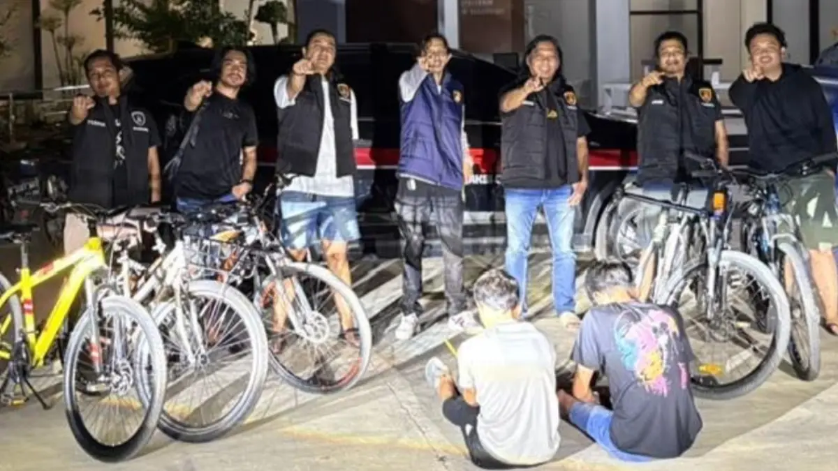DIAMANKAN: Tim URC Berau saat berhasil membekuk dua pelaku pencuri sepeda yang resahkan masyarakat. (POLRES BERAU UNTUK BERAU POST)