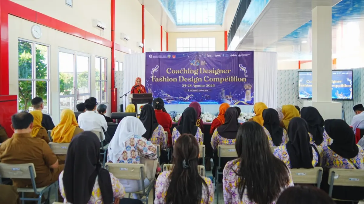 EKONOMI KREATIF: Pemprov Kaltara terus mendorong pengembangan talenta muda di sektor ekonomi kreatif, khususnya industri fashion, melalui peningkatan keterampilan desain dan menjahit. (DKISP KALTARA)