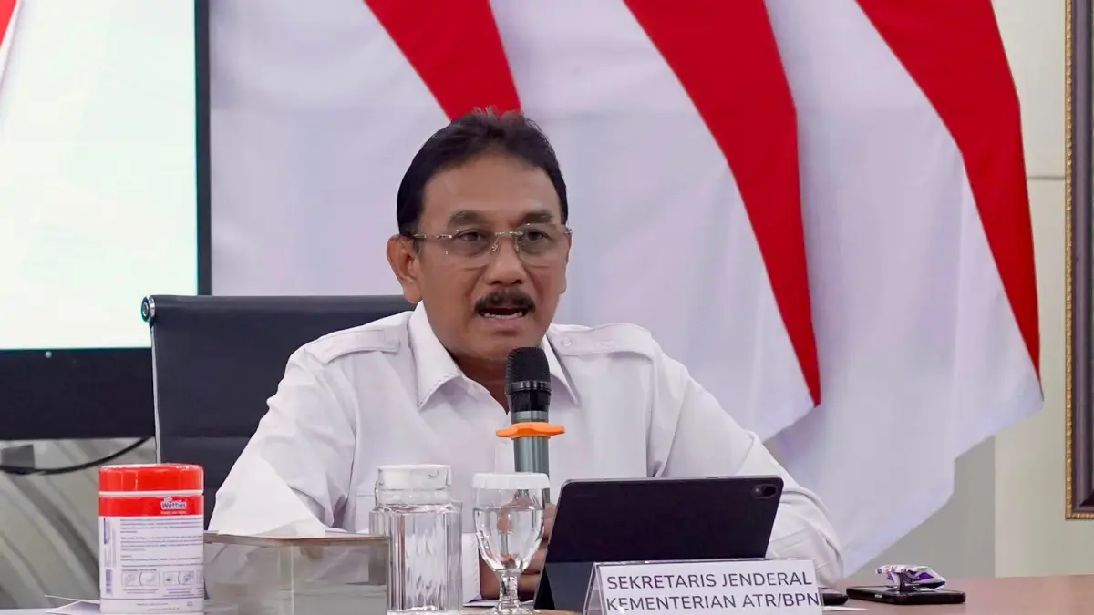 KONFERENSI PERS TRANSFORMASI LAYANAN: Sekjen Kementerian ATR/BPN, Dalu Agung Darmawan, memaparkan tiga transformasi layanan pertanahan—Pengukuran Terjadwal, Peralihan Hak Terintegrasi, dan Organisasi Berbasis Wilayah—pada konferensi pers di Jakarta.