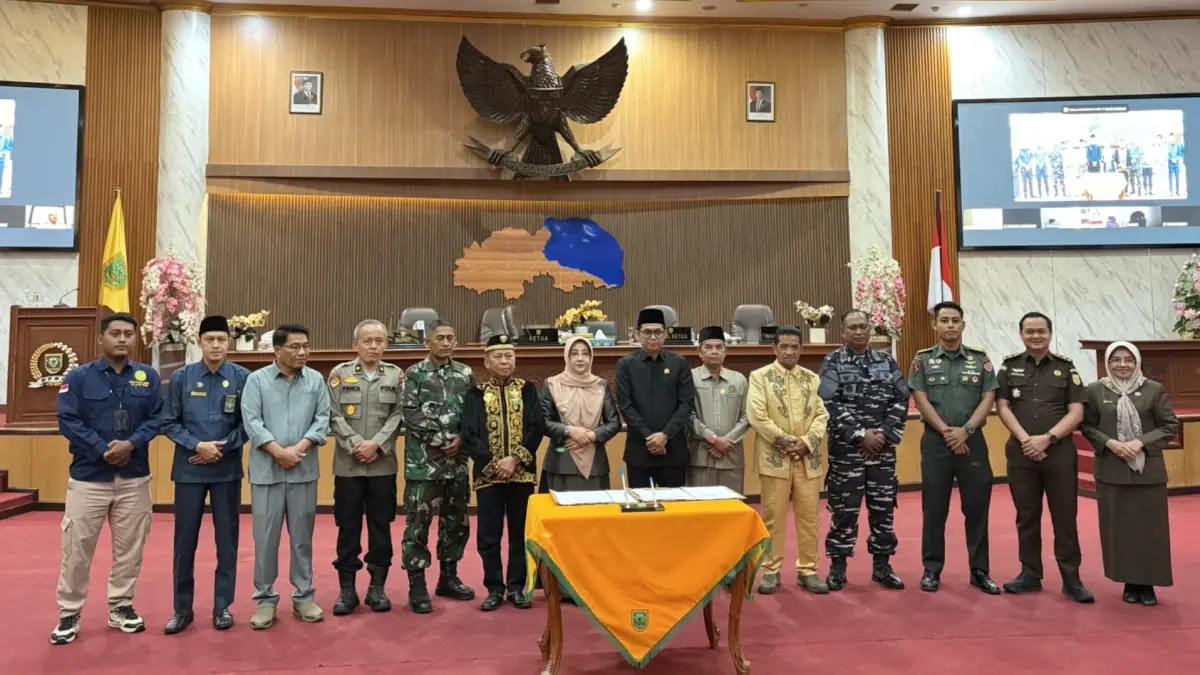 PEMBAHASAN TUNTAS: Bupati Berau Sri Juniarsih mengapresiasi tuntasnya pembahasan empat Raperda yang menjadi landasan penting dalam memperkuat kepastian hukum serta mendukung sejumlah sektor strategis di Kabupaten Berau. (SENO/BP)