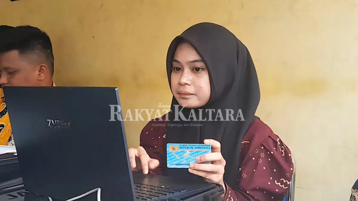 DATA KEPENDUDUKAN: Disdukcapil Tarakan lakukan pendataan kependudukan warga di Kelurahan Karang Rejo, Kamis (27/8). (SEPTIAN ASMADI/HRK)