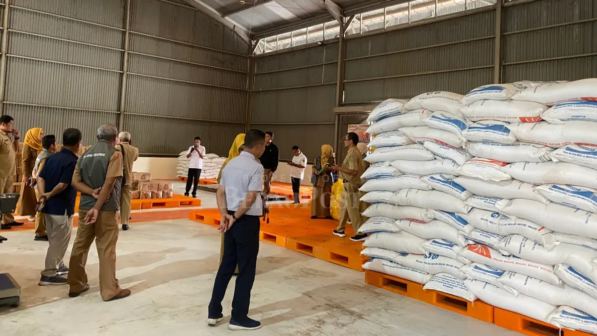 ILUSTRASI: Pemkab Berau masih memiliki sekitar 41 ton cadangan beras yang tersimpan di gudang Bulog untuk memenuhi kebutuhan masyarakat saat terjadi kondisi darurat pangan. (IZZA/BP)