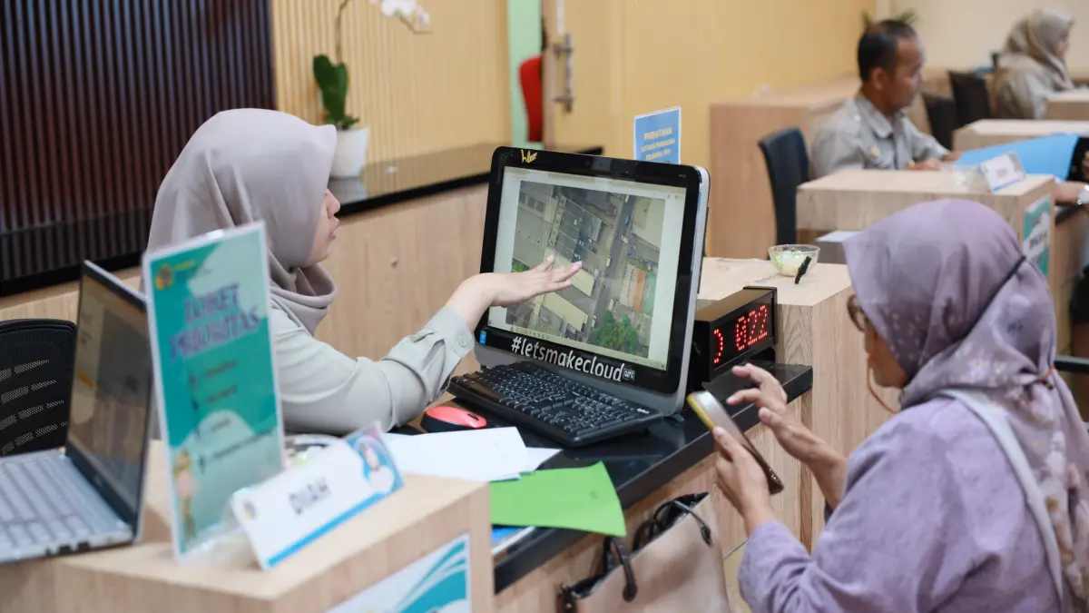 LAYANAN PENGUKURAN TERJADWAL: Warga Tangerang, Akmal Fadillah dan Fitri, mengapresiasi kemudahan serta kecepatan layanan Pengukuran Terjadwal di Kantah Kota Tangerang dan Kantah Kota Tangerang Selatan yang memberikan kepastian waktu dan transparansi.