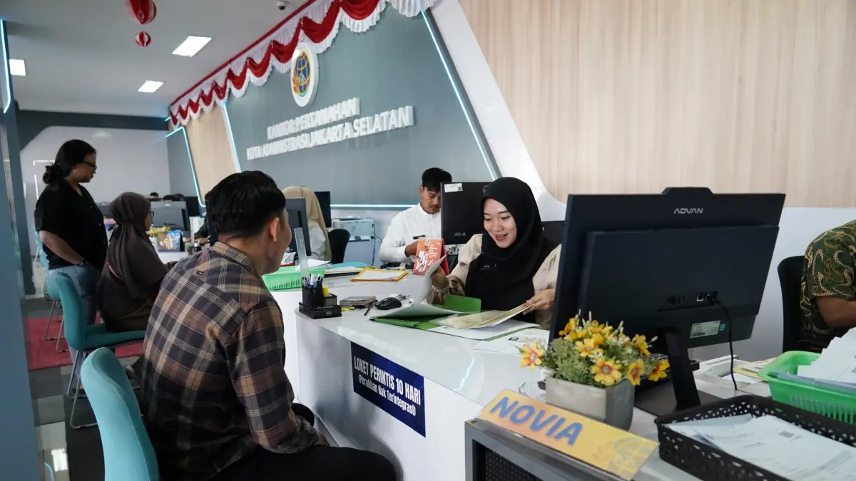 UJI COBA PERALIHAN HAK TERINTEGRASI: Dirjen Penetapan Hak dan Pendaftaran Tanah (PHPT), Asnaedi, mengajak masyarakat berperan aktif memberikan masukan demi menyempurnakan layanan Peralihan Hak 10 hari yang sedang diuji coba di 17 Kantor Pertanahan.
