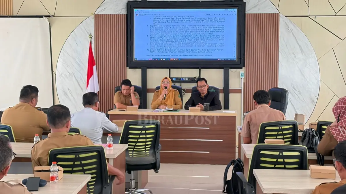 DIAWASI: Pengawasan di delapan SPBU diperkuat untuk memastikan distribusi BBM berjalan tertib. (IZZA/BP)
