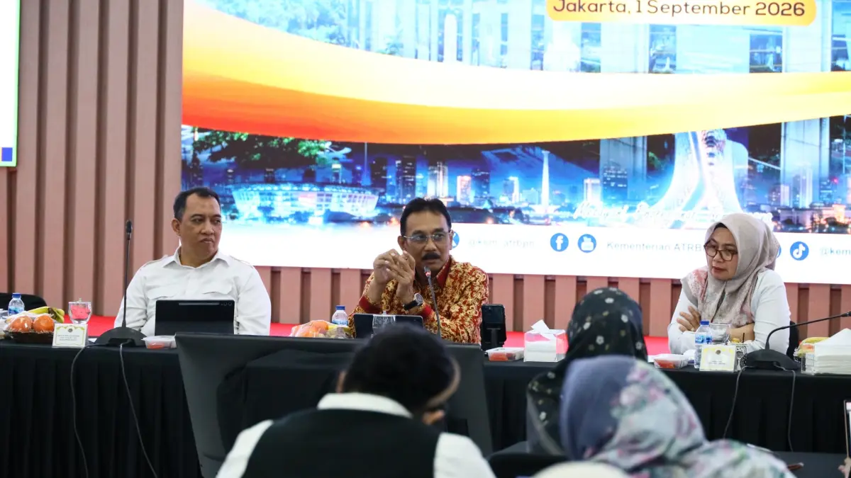 RAPAT EVALUASI KINERJA SETJEN: Sekjen Kementerian ATR/BPN, Dalu Agung Darmawan, memimpin Rapat Evaluasi dan Peningkatan Kinerja di lingkungan Sekretariat Jenderal untuk menyatukan visi dalam mendukung transformasi layanan pertanahan di Jakarta.