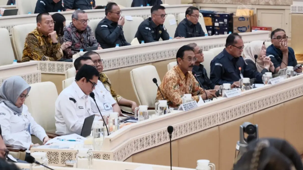 RDP BERSAMA KOMISI II DPR: Sekjen Kementerian ATR/BPN, Dalu Agung Darmawan, memaparkan arah program kerja dan kesiapan anggaran TA 2027 untuk mendukung prioritas nasional dalam rapat kerja bersama Komisi II DPR RI di Jakarta.
