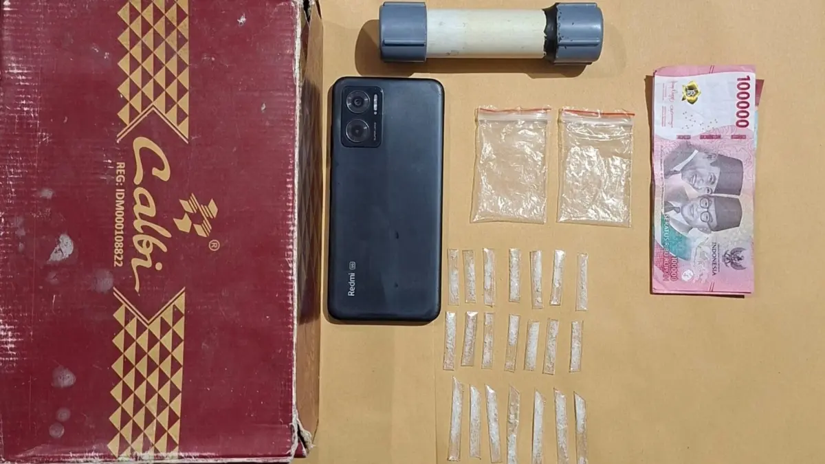 BARANG BUKTI: Polisi amankan barang bukti berupa 21 paket sabu dan sejumlah uang. (POLRES TARAKAN UNTUK HRK)