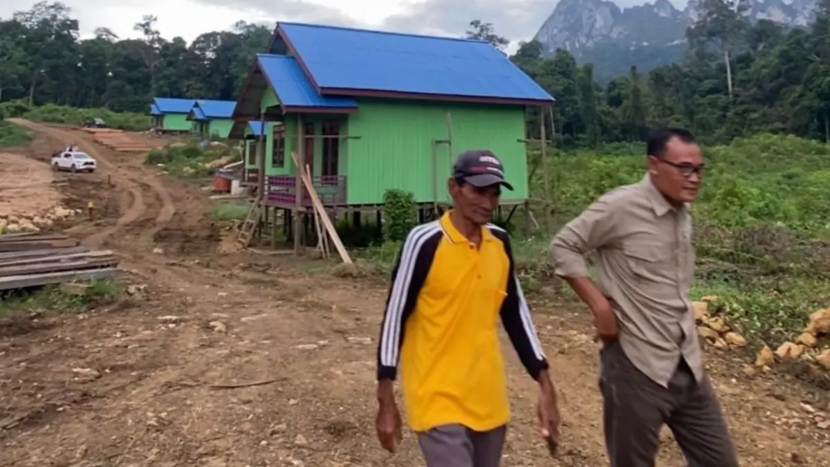 ILUSTRASI: Pemkab Berau terus mendorong pemerataan pembangunan di Kampung Mapulu melalui pemenuhan rumah layak huni, fasilitas pendidikan, air bersih, dan listrik. (IZZA/BP )