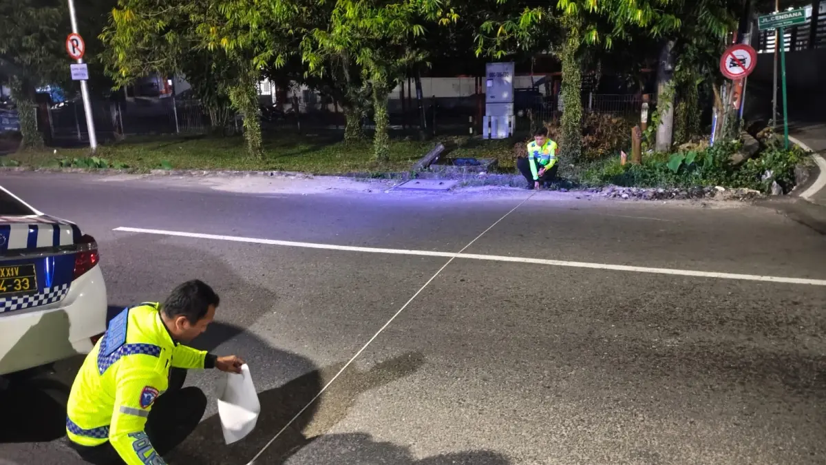 OLAH TKP: Polisi lakukan olah TKP kecelakaan maut di Jalan P Diponegoro, Kelurahan Sebengkok, Selasa (1/9) lalu. (POLRES TARAKAN UNTUK HRK)