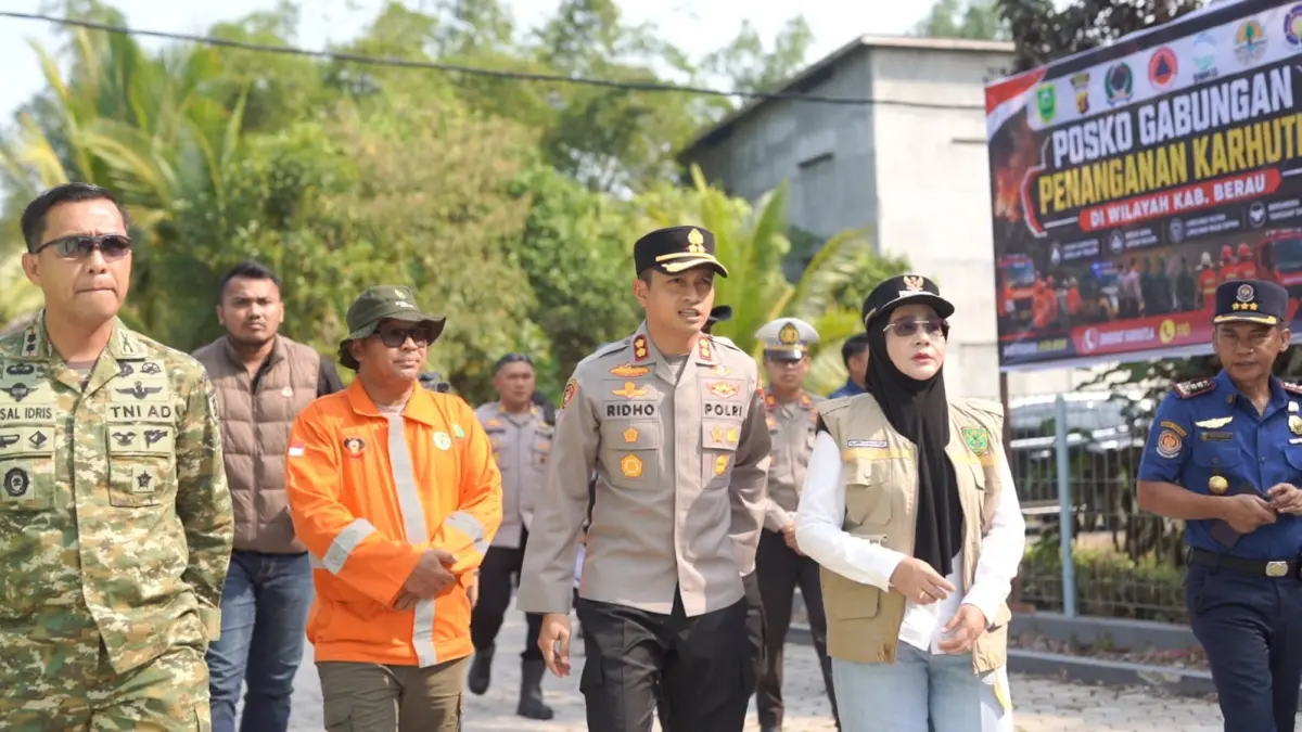 PENANGANAN KARHUTLA BERAU: Bupati Berau, Sri Juniarsih, menjalin komunikasi dengan BNPB untuk meminta perbantuan armada udara water bombing guna mempercepat penanganan karhutla di titik-titik sulit di Kabupaten Berau.