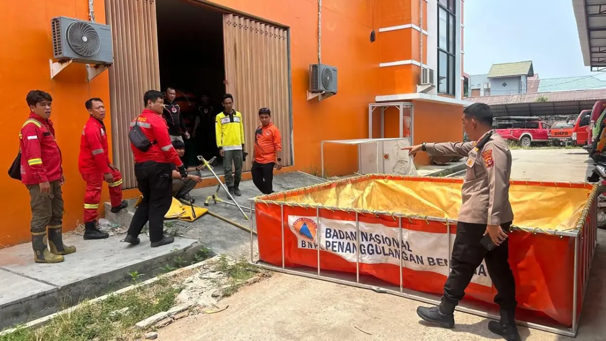 TANGANI LAHAN GAMBUT: Bupati Berau, Sri Juniarsih telah memerintahkan BPBD Berau untuk melaksanakan upaya pemadaman dengan memanfaatkan alat Nozzle Suntik Gambut atau Peat Injector. (SENO/BP)