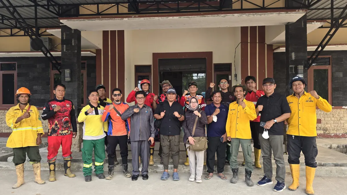 TINJAU LOKASI: Komisi I DPRD Berau laksanakan peninjauan penanganan Karhutla di sejumlah titik, mulai KM 16 Labanan hingga Kampung Tubaan, Tabalar. (SENO/BP)