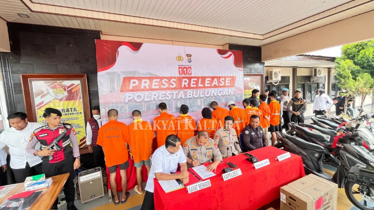 DIAMANKAN: Polresta Bulungan menghadirkan 12 tersangka saat press rilis kasus tindak pidana yang diungkap di Mapolresta Bulungan, Senin (7/9). (FAISAL/HRK)