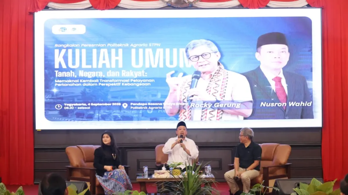 KULIAH UMUM FILOSOFI TANAH: Akademisi Rocky Gerung bersama Menteri ATR/Kepala BPN Nusron Wahid berdiskusi mengenai konsep pemaknaan tanah dan keadilan agraria dalam Kuliah Umum di Politeknik Agraria STPN, Sleman.