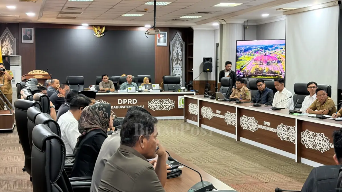 RDP: Ketua DPRD Berau, Dedy Okto Nooryanto, memimpin RDP membahas persoalan kuota dan penyaluran BBM di Kabupaten Berau. (IZZA/BP)