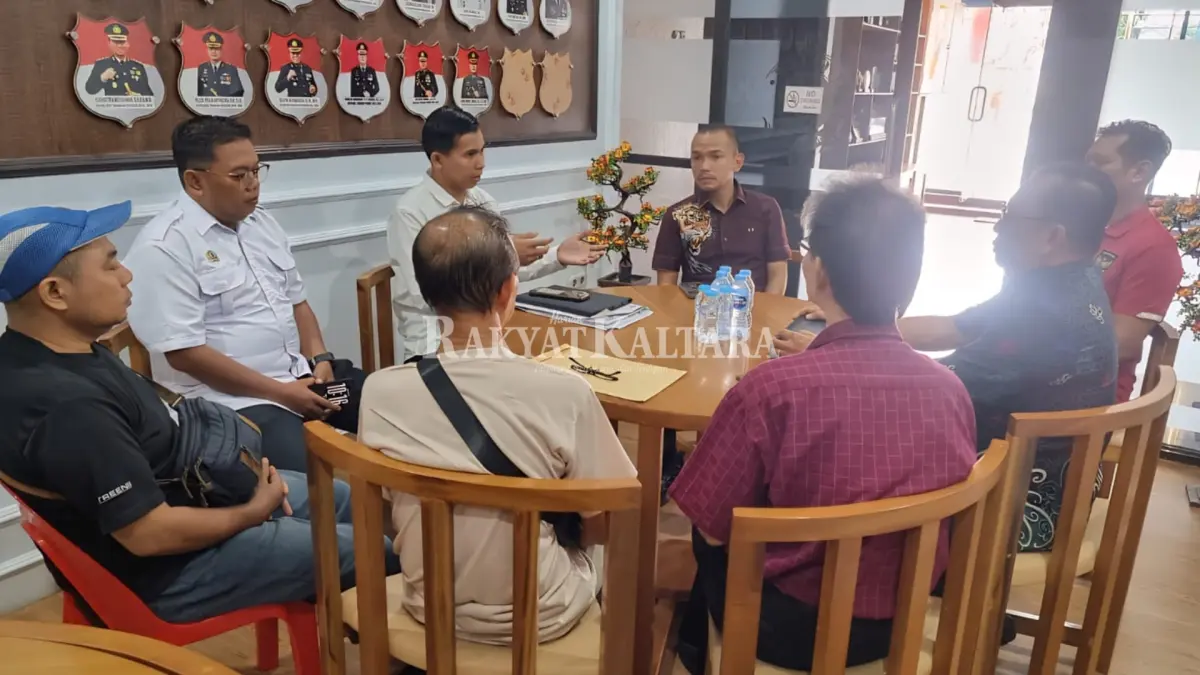 KOORDINASI: Perwakilan pemilik lahan saat berkoordinasi dengan polisi di Mako Polres Tarakan, Kamis (10/9). (SEPTIAN ASMADI/HRK)