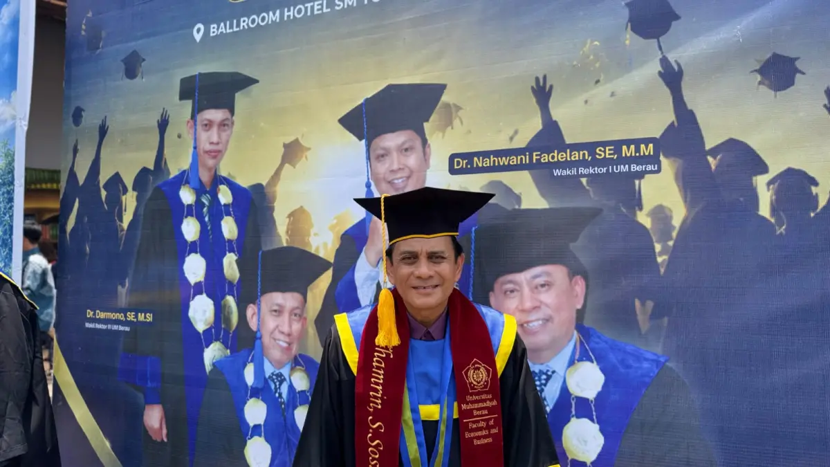 TERUS BERJUANG: Meraih pendidikan tidak terbatas pada usia, Anggota Komisi I DPRD Berau, Thamrin membuktikannya dengan menyelesaikan studi pascasarjana di UM Berau pada usia 63 tahun. (SENO/BP)